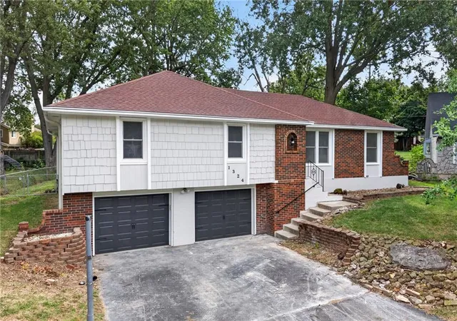Photo 3 of Single family home for sale at 1324 Sw 22nd Street, Blue Springs, MO 64015 | MLS# 2644800 | Listing updated on 2026-10-03