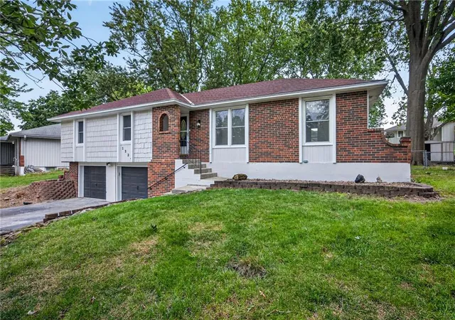 Photo 3 of Single family home for sale at 1324 SW 22nd Street, Blue Springs, MO 64015 | MLS# 2644800 | Listing updated on 2026-10-03