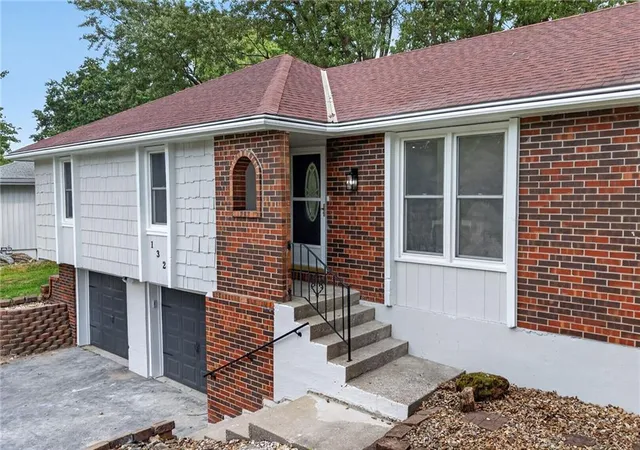 Photo 4 of Single family home for sale at 1324 SW 22nd Street, Blue Springs, MO 64015 | MLS# 2644800 | Listing updated on 2026-10-03