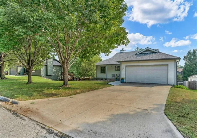Photo 2 of Single family home for sale at 206 Tumbleweed Dr, Lawrence, KS 66049 | MLS# 2644805 | Listing updated on 2026-10-05