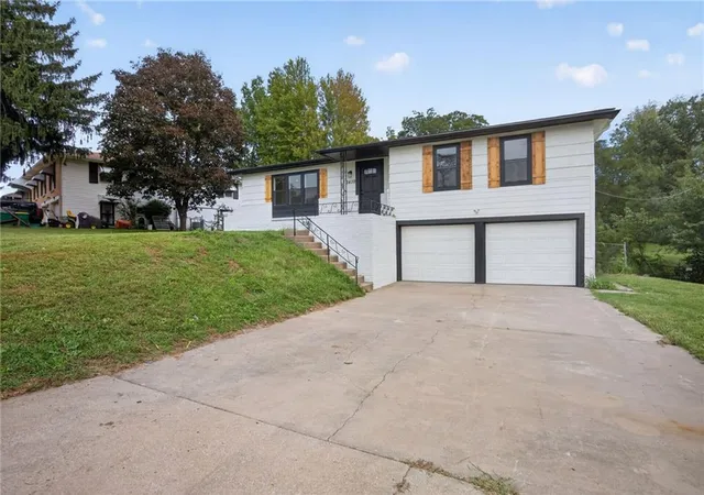 Photo 3 of Single family home for sale at 3439 N 33rd Terrace, Kansas City, KS 66104 | MLS# 2644806 | Listing updated on 2026-10-01