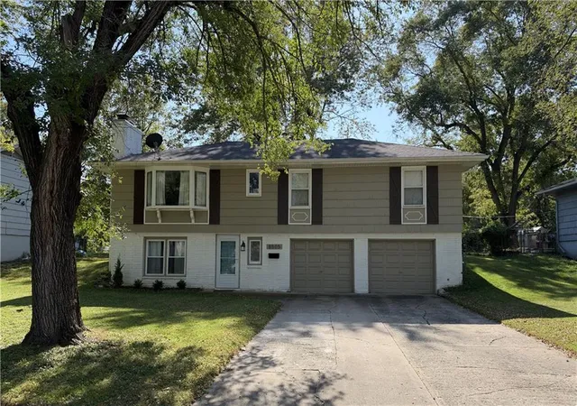 Photo 1 of Sale Pending at 8505 E 109th Street, Kansas City, MO 64134 | MLS# 2644809 | Listing updated on 2026-10-20