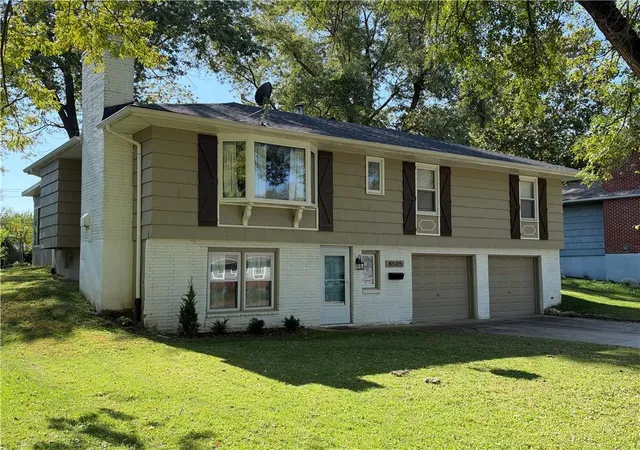 Photo 2 of Sale Pending at 8505 E 109th Street, Kansas City, MO 64134 | MLS# 2644809 | Listing updated on 2026-10-20