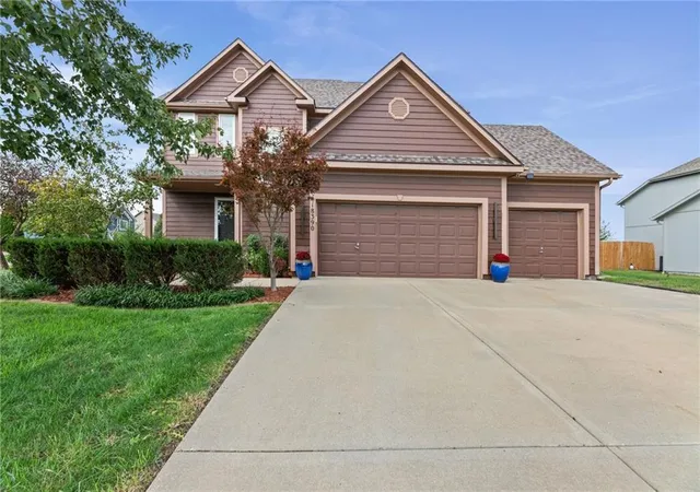 Single family home for sale at 18390 Butternut St, Gardner, KS 66030 | MLS# 2644811