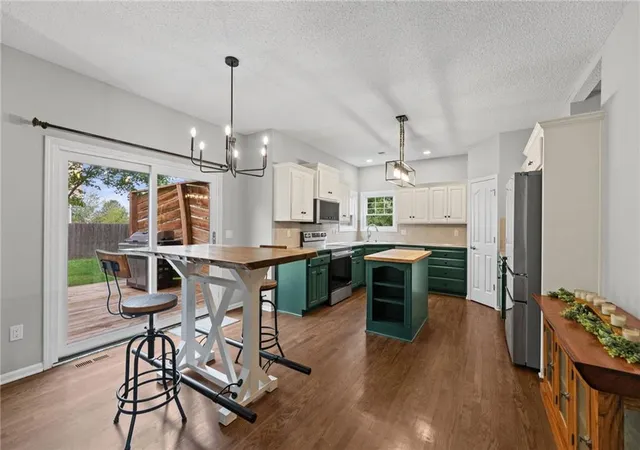 Photo 4 of Single family home for sale at 18390 Butternut St, Gardner, KS 66030 | MLS# 2644811 | Listing updated on 2026-10-03
