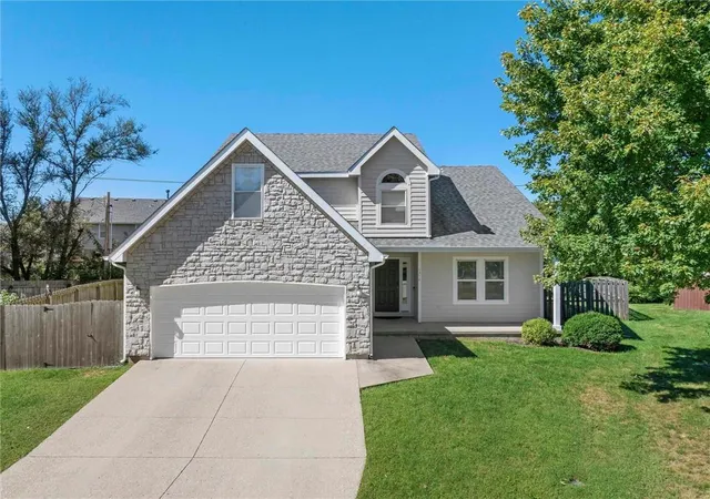Photo 1 of Single family home for sale at 1310 S Pin Oak Cir, Ottawa, KS 66067 | MLS# 2644813 | Listing updated on 2026-10-08