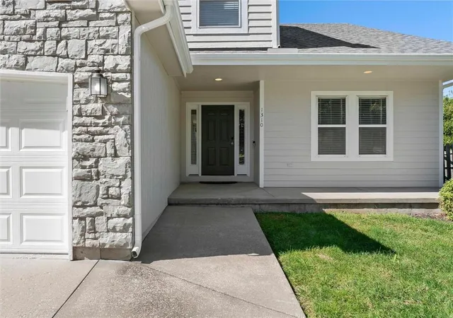 Photo 3 of Single family home for sale at 1310 S Pin Oak Cir, Ottawa, KS 66067 | MLS# 2644813 | Listing updated on 2026-10-08