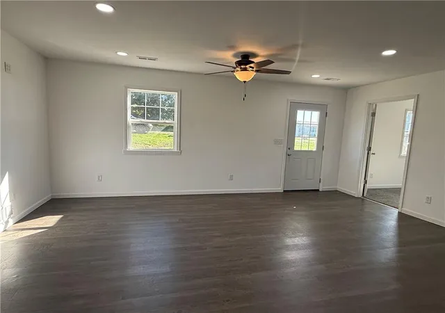 Photo 3 of Single family home for sale at 401 Walnut St, Pattonsburg, MO 64670 | MLS# 2644815 | Listing updated on 2026-10-21