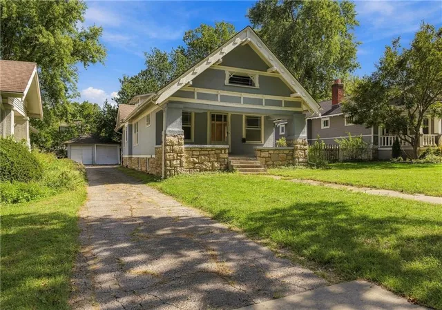 Photo 1 of Single family home for sale at 5817 Oak St, Kansas City, MO 64113 | MLS# 2644819 | Listing updated on 2026-10-02
