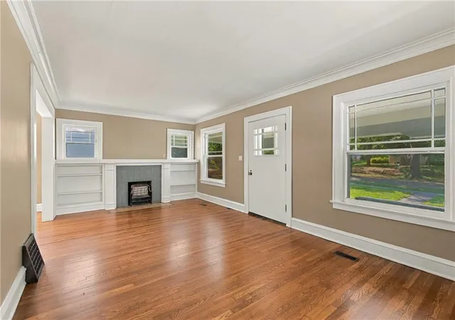 Photo 3 of Single family home for sale at 5817 Oak St, Kansas City, MO 64113 | MLS# 2644819 | Listing updated on 2026-10-02