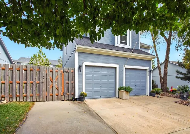 Photo 1 of Single family home for sale at 1330 S 6th Street E, Louisburg, KS 66053 | MLS# 2644821 | Listing updated on 2026-10-08