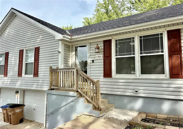Photo 3 of Single family home for sale at 1704 Cinnabar Dr, Raymore, MO 64083 | MLS# 2644825 | Listing updated on 2026-10-06