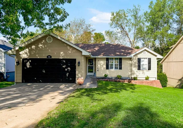 Photo 1 of Sale Pending at 7224 N Pennsylvania Ave, Kansas City, MO 64118 | MLS# 2644829 | Listing updated on 2026-10-05