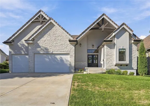 Single family home for sale at 3908 NW Redspire St, Lee's Summit, MO 64064 | MLS# 2644831