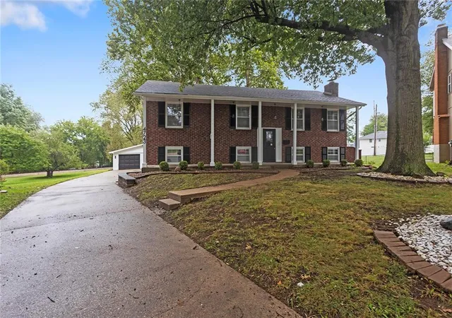 Photo 2 of Sale Pending at 4723 E 138th Terrace, Grandview, MO 64030 | MLS# 2644835 | Listing updated on 2026-10-01