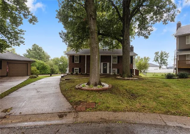 Photo 3 of Sale Pending at 4723 E 138th Terrace, Grandview, MO 64030 | MLS# 2644835 | Listing updated on 2026-10-01