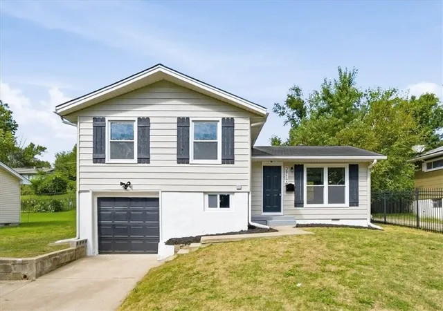 Photo 1 of Sale Pending at 3912 E 47th Terrace, Kansas City, MO 64130 | MLS# 2644847 | Listing updated on 2026-10-01