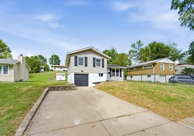 Photo 2 of Sale Pending at 3912 E 47th Terrace, Kansas City, MO 64130 | MLS# 2644847 | Listing updated on 2026-10-01