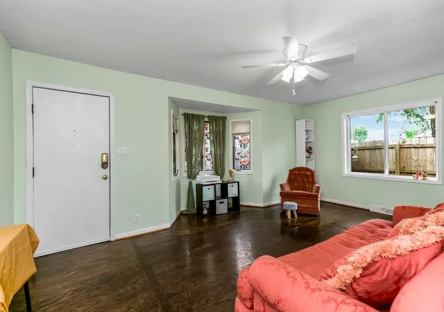 Photo 3 of Single family home for sale at 821 S Boeke St, Kansas City, KS 66105 | MLS# 2644849 | Listing updated on 2026-10-02