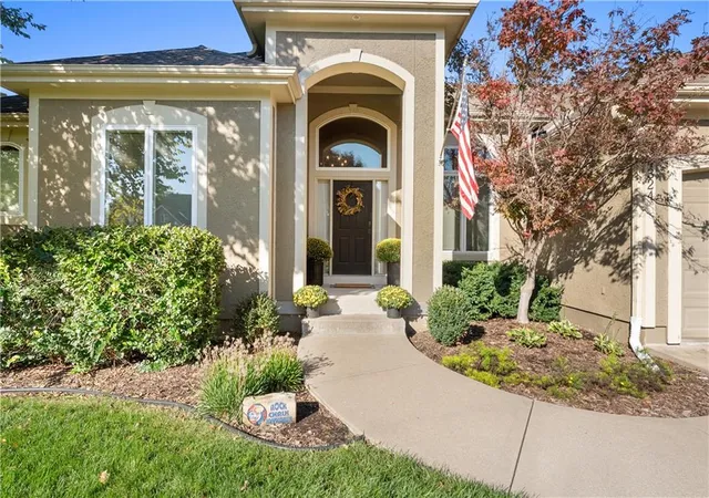 Photo 3 of Single family home for sale at 4324 Se Canter Dr, Lees Summit, MO 64082 | MLS# 2644851 | Listing updated on 2026-10-09
