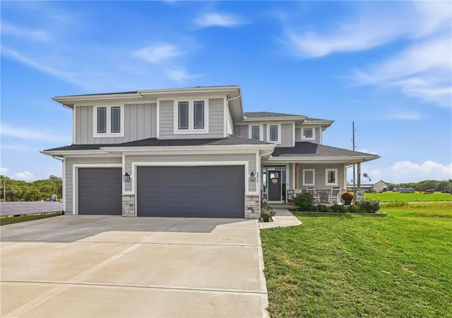 Photo 1 of Single family home for sale at 9517 Ingrid St, De Soto, KS 66018 | MLS# 2644859 | Listing updated on 2026-10-08