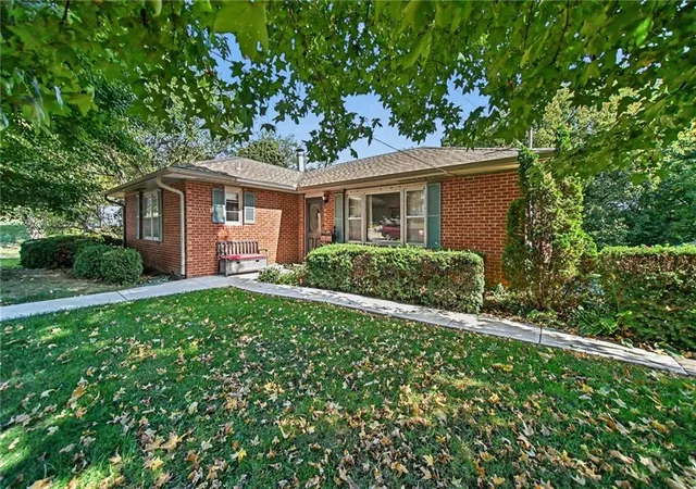 Photo 3 of Single family home for sale at 39 Country Clb Ter, Lexington, MO 64067 | MLS# 2644865 | Listing updated on 2026-10-17