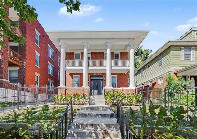 Single family home for sale at 300 W 34 Street, Kansas City, MO 64111 | MLS# 2644871