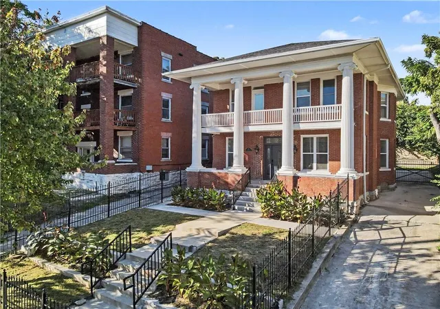 Photo 1 of Single family home for sale at 300 W 34 Street, Kansas City, MO 64111 | MLS# 2644871 | Listing updated on 2026-10-08