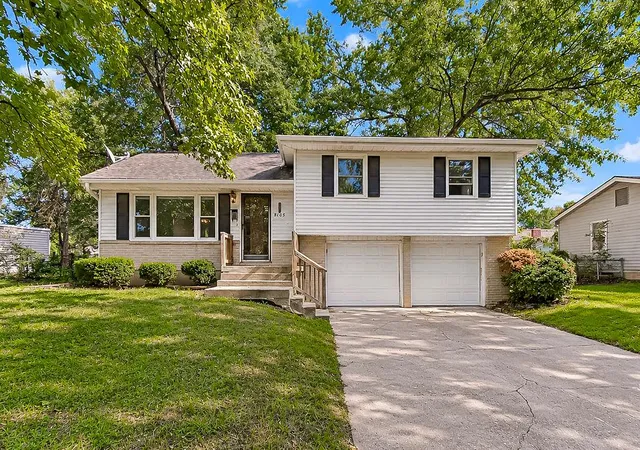Photo 1 of Single family home for sale at 8105 Hedges Ave, Raytown, MO 64138 | MLS# 2644872 | Listing updated on 2026-10-08