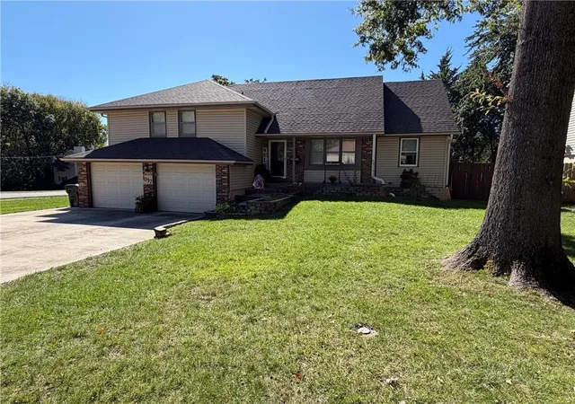 Single family home for sale at 1917 Thornton St, Leavenworth, KS 66048 | MLS# 2644876