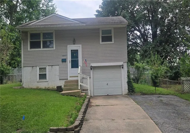 Photo 2 of Single family home for sale at 18007 E 16th Terrace, Independence, MO 64058 | MLS# 2644877 | Listing updated on 2026-10-01