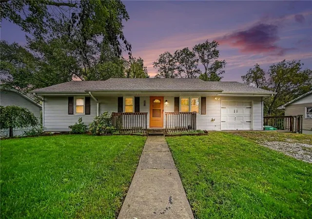 Photo 1 of Sale Pending at 206 Vine St, Platte City, MO 64079 | MLS# 2644878 | Listing updated on 2026-10-06