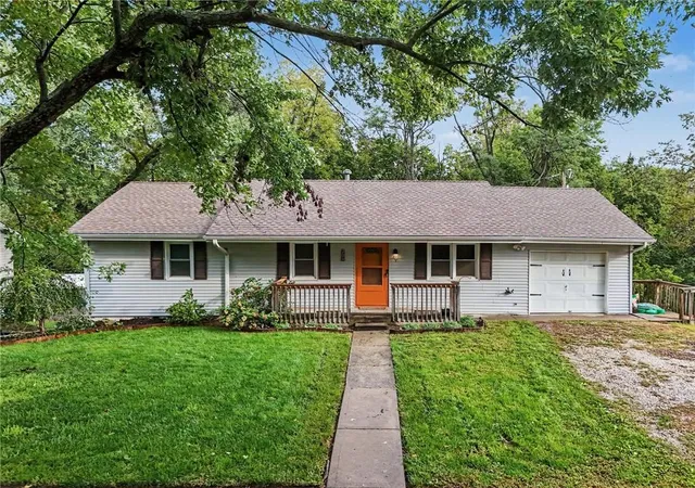 Photo 2 of Sale Pending at 206 Vine St, Platte City, MO 64079 | MLS# 2644878 | Listing updated on 2026-10-06