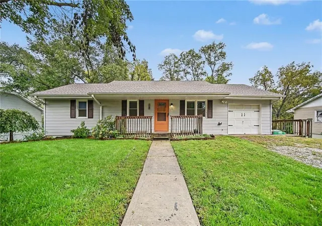 Photo 3 of Sale Pending at 206 Vine St, Platte City, MO 64079 | MLS# 2644878 | Listing updated on 2026-10-06