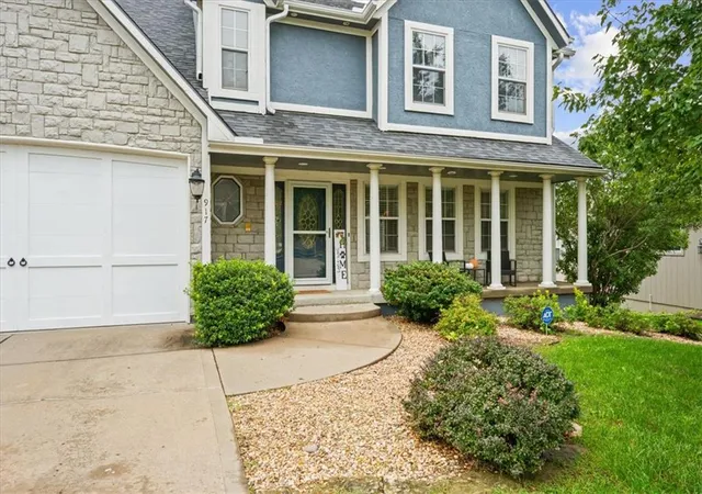 Photo 2 of Single family home for sale at 917 Paw Ln, Liberty, MO 64068 | MLS# 2644883 | Listing updated on 2026-10-09