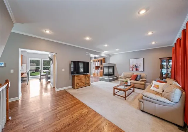 Photo 3 of Single family home for sale at 917 Paw Ln, Liberty, MO 64068 | MLS# 2644883 | Listing updated on 2026-10-09