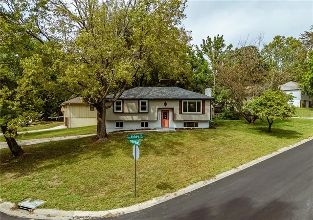 Photo 2 of Single family home for sale at 2009 Se Abbey St, Blue Springs, MO 64014 | MLS# 2644886 | Listing updated on 2026-10-04