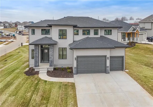 Photo 2 of Single family home for sale at 6009 Arapahoe St, Shawnee, KS 66226 | MLS# 2644891 | Listing updated on 2026-10-04