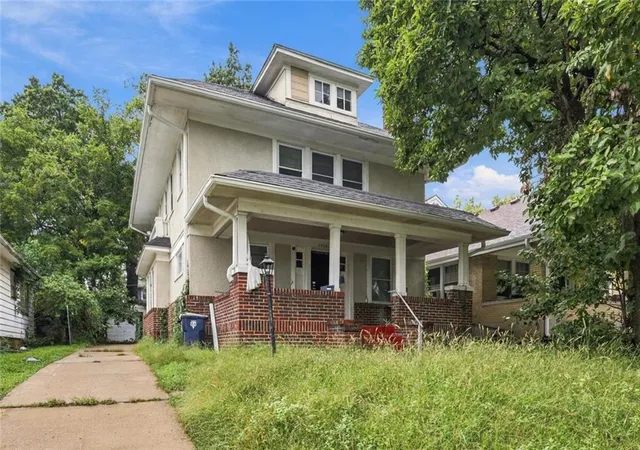 Single family home for sale at 4404 Benton Blvd, Kansas City, MO 64130 | MLS# 2644894