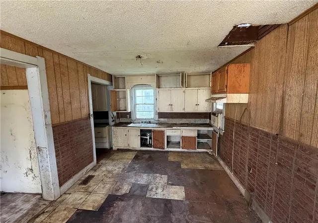 Photo 2 of Single family home for sale at 503 Benton Ave, Excelsior Springs, MO 64024 | MLS# 2644897 | Listing updated on 2026-10-20