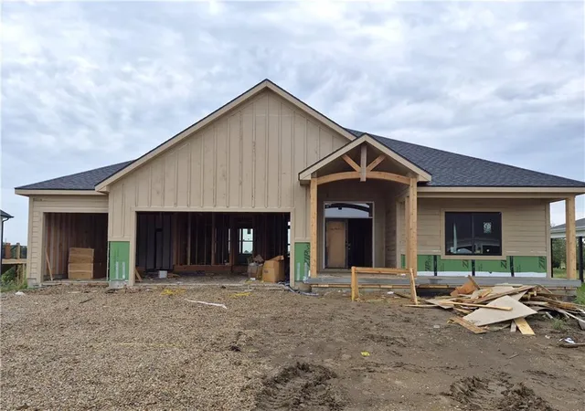 Single family home for sale at 4478 Tee Box Dr, Basehor, KS 66007 | MLS# 2644903