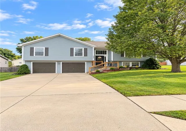 Photo 1 of Single family home for sale at 10430 N Tracy Ave, Kansas City, MO 64155 | MLS# 2644904 | Listing updated on 2026-10-08