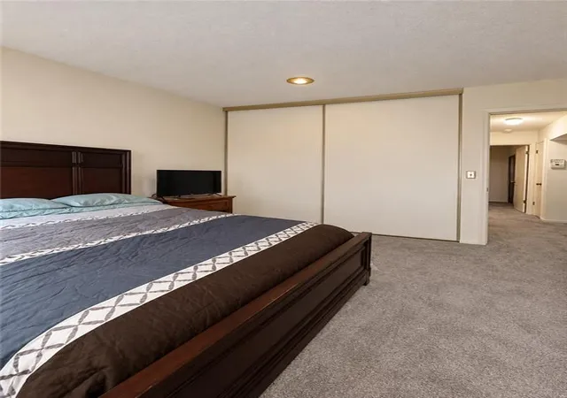 Listing Photo 4 - Condo for sale in building located at 8408th Ln Pl, Raytown, MO 64138