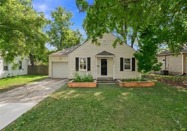 Photo 1 of Single family home for sale at 7533 Marty St, Overland Park, KS 66204 | MLS# 2644906 | Listing updated on 2026-10-01