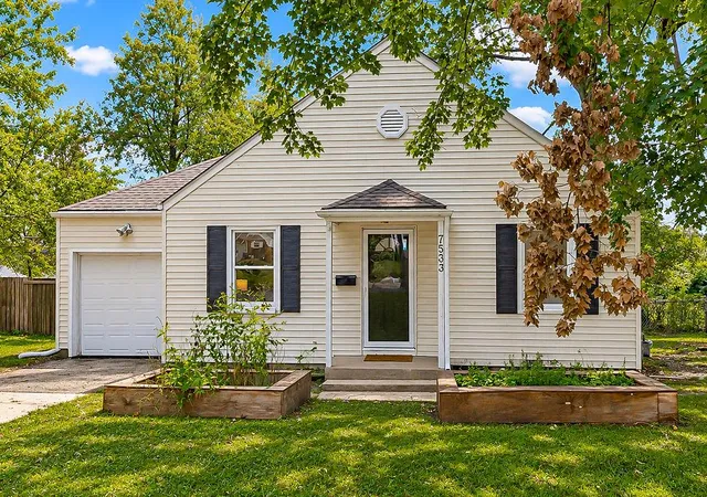 Photo 2 of Single family home for sale at 7533 Marty St, Overland Park, KS 66204 | MLS# 2644906 | Listing updated on 2026-10-16