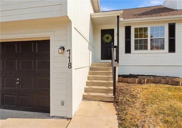 Photo 3 of Single family home for sale at 718 Shiloh Dr, Raymore, MO 64083 | MLS# 2644914 | Listing updated on 2026-10-04