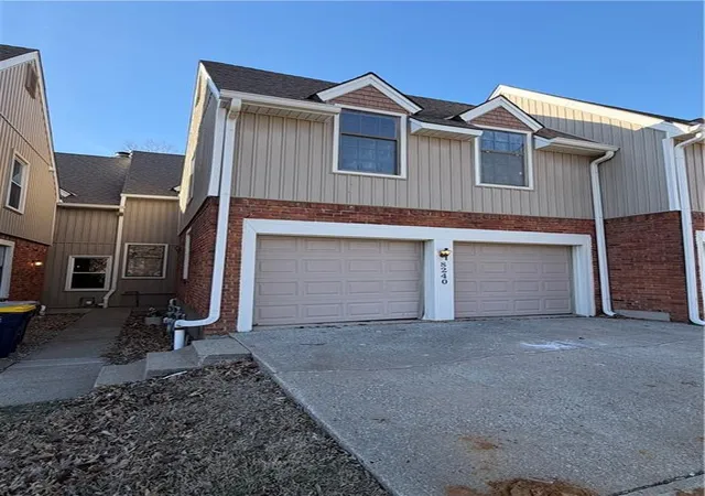 Townhouse for sale at 8240 NW Birch Ln, Kansas City, MO 64151 | MLS# 2644918