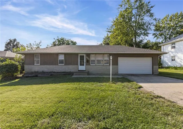 Photo 1 of Single family home for sale at 8612 Crescent Ave, Raytown, MO 64138 | MLS# 2644926 | Listing updated on 2026-10-04