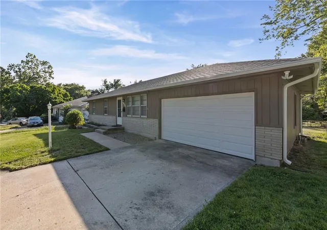Photo 3 of Single family home for sale at 8612 Crescent Ave, Raytown, MO 64138 | MLS# 2644926 | Listing updated on 2026-10-04