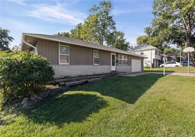 Photo 3 of Single family home for sale at 8612 Crescent Ave, Raytown, MO 64138 | MLS# 2644926 | Listing updated on 2026-10-04